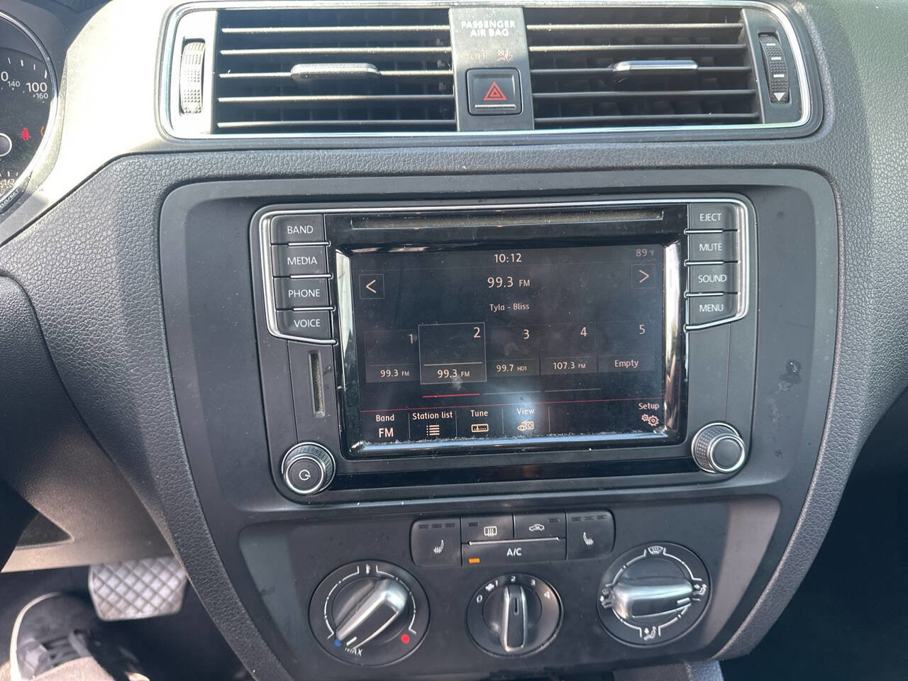 Used 2017 Volkswagen Jetta SE image 12