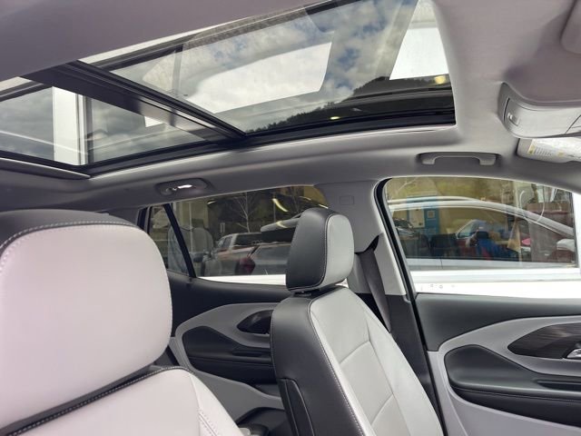 Used 2023 GMC Terrain SLT w/ Tech Package image 10