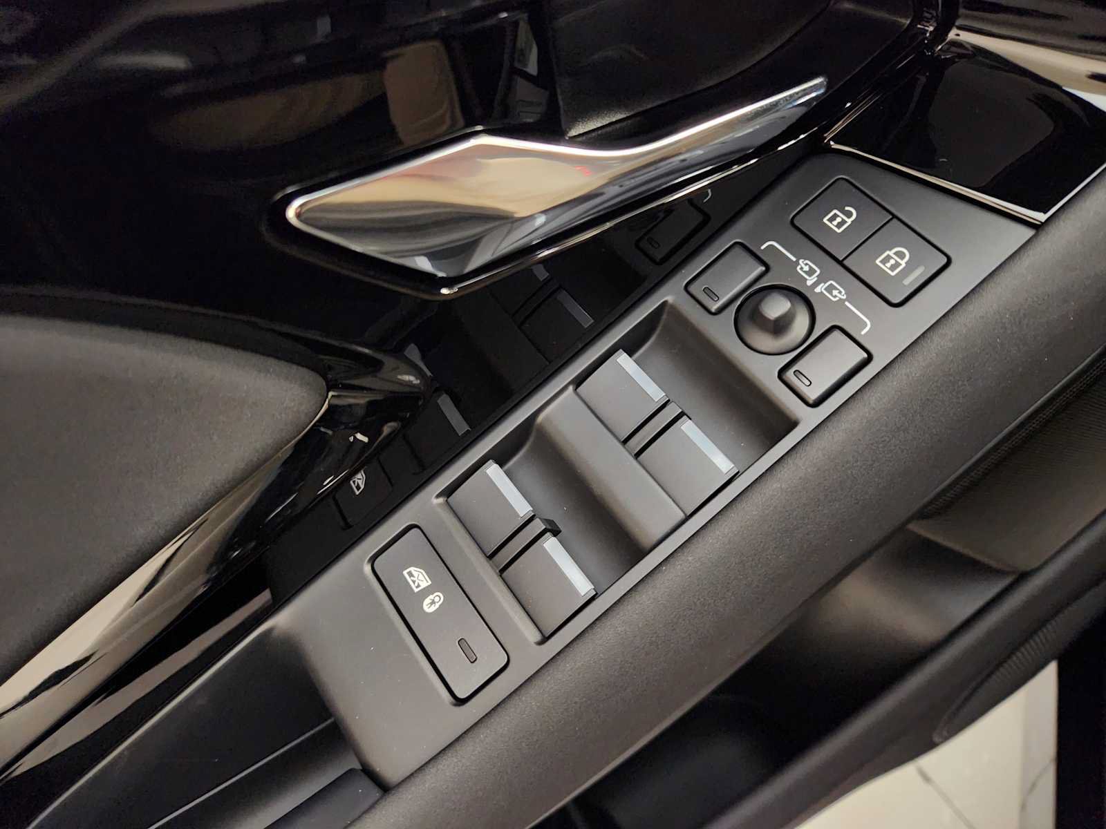New 2026 Land Rover Range Rover Evoque S AWD/4WD image 34