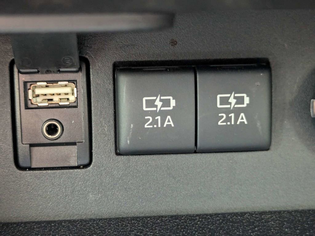 Used 2017 Toyota Highlander Limited AWD/4WD image 24