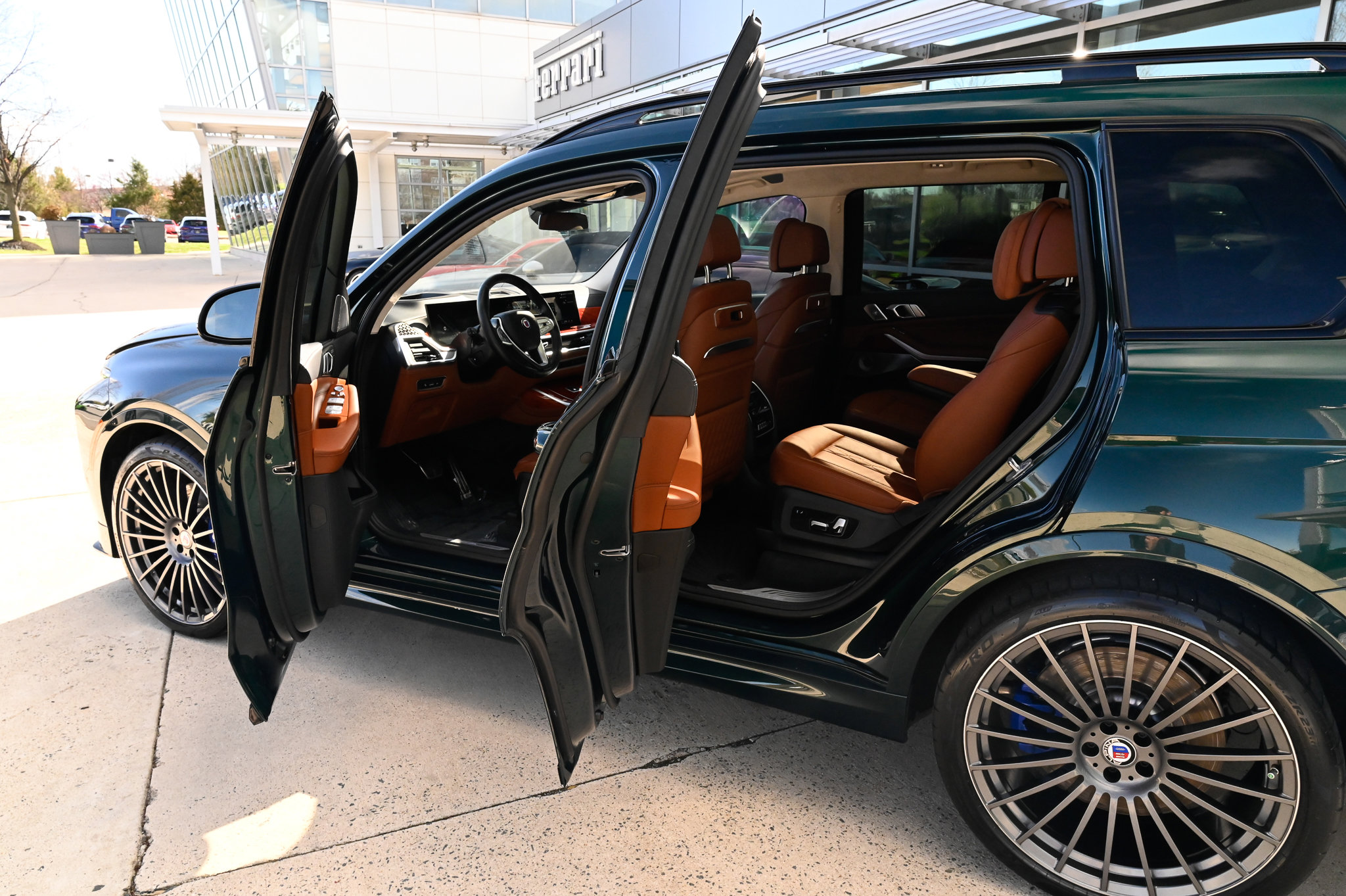 Used 2024 BMW ALPINA XB7 image 34