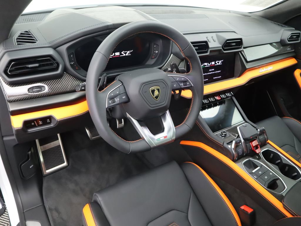 Used 2025 Lamborghini Urus SE image 9
