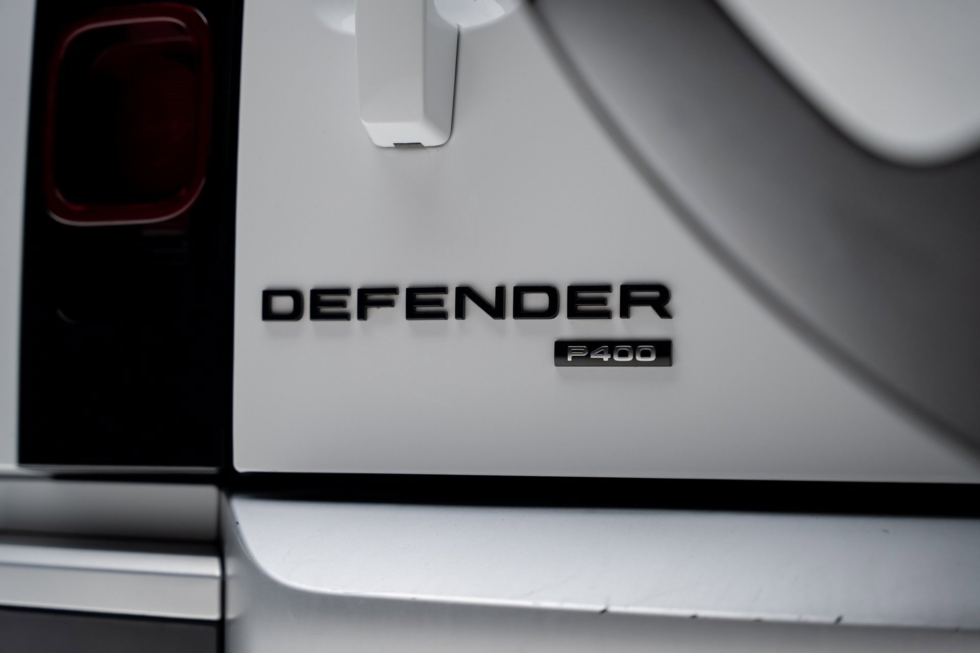 Used 2023 Land Rover Defender 130 SE image 32