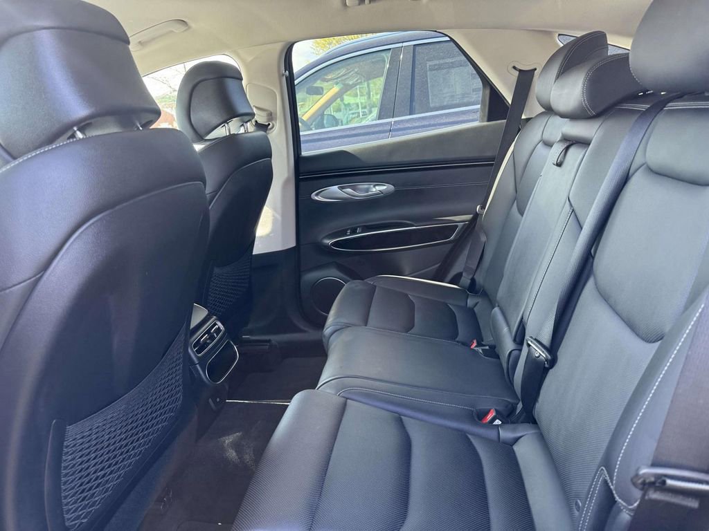 Certified 2025 Genesis GV70 2.5T AWD/4WD image 8