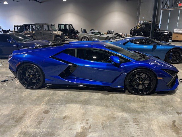 Used 2025 Lamborghini Revuelto image 4