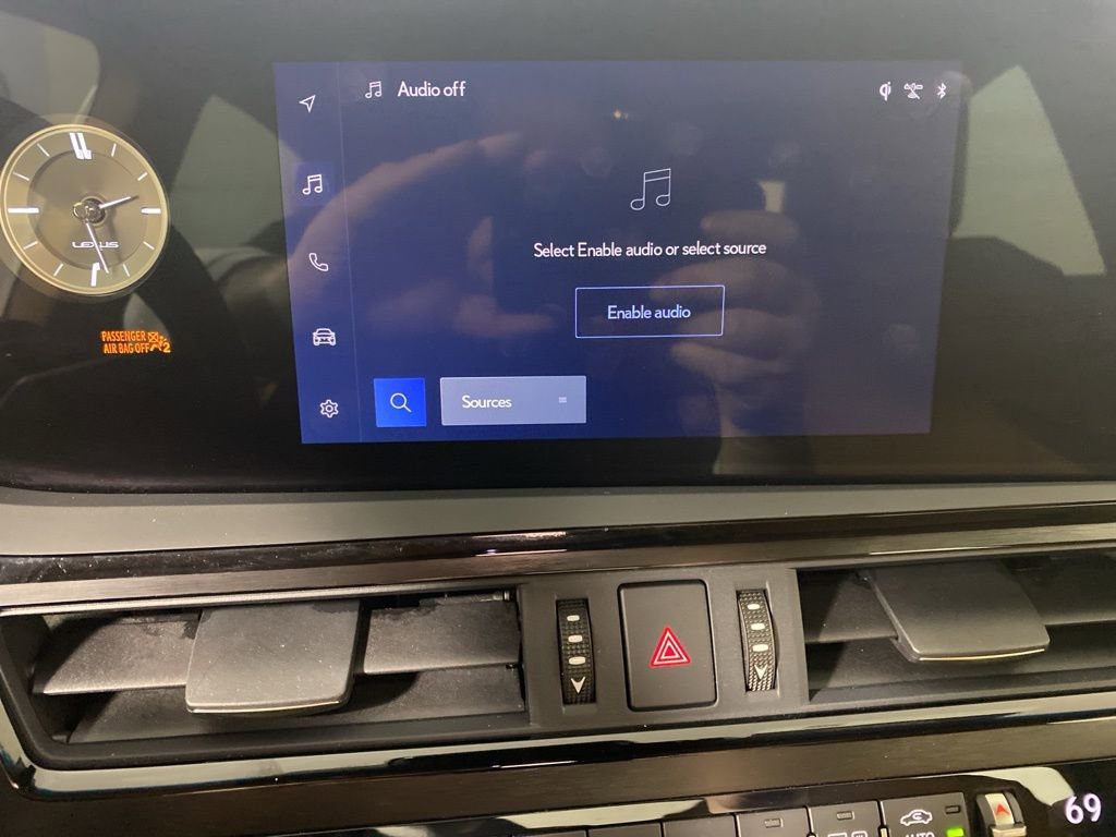 Certified 2023 Lexus ES 300h w/ Premium Package image 19