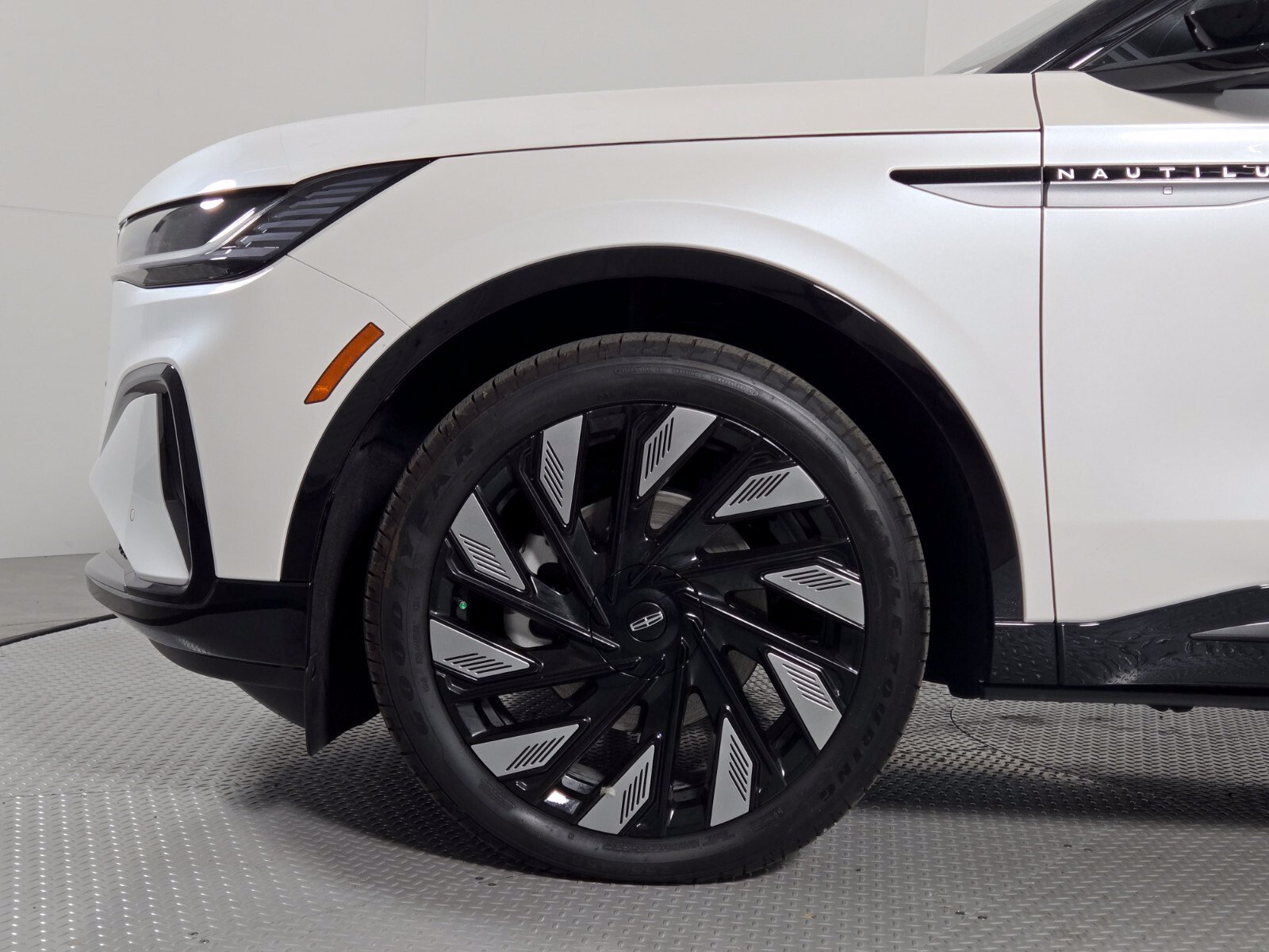 New 2026 Lincoln Nautilus Reserve AWD/4WD image 11