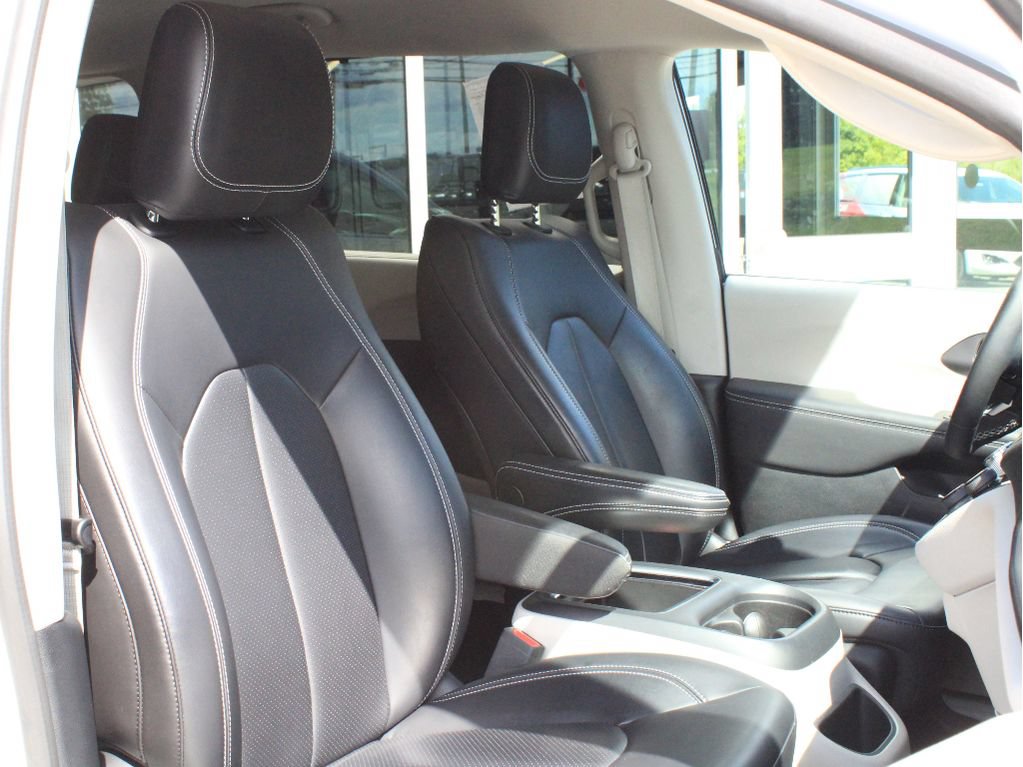 Used 2023 Chrysler Pacifica Touring-L AWD/4WD image 28