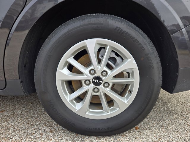 Used 2024 Kia Carnival LX image 32