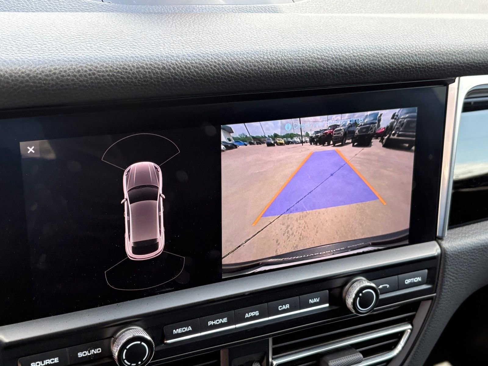 Used 2020 Porsche Macan image 26