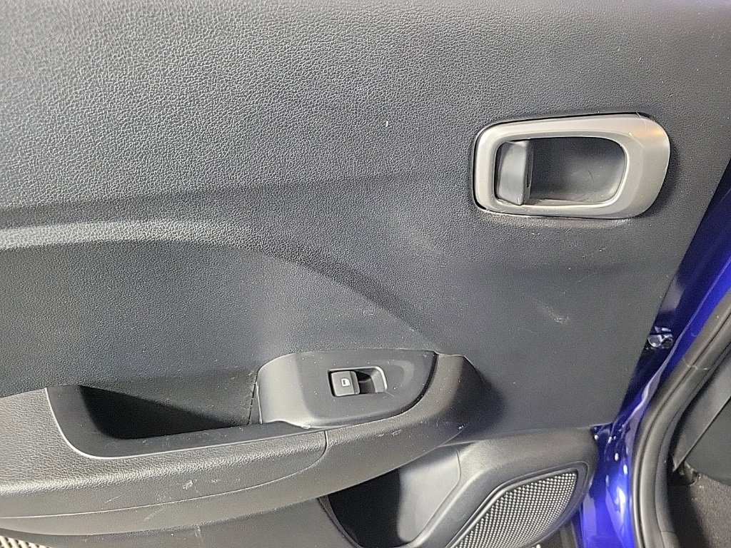 Used 2020 Hyundai Venue SEL image 11