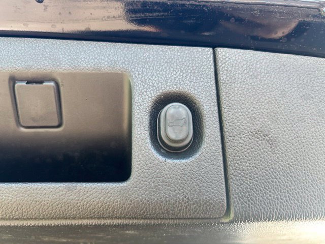 Used 2018 Chevrolet Suburban LT AWD/4WD image 37