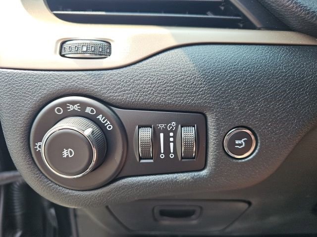 Used 2015 Jeep Cherokee Limited w/ Luxury Group image 15