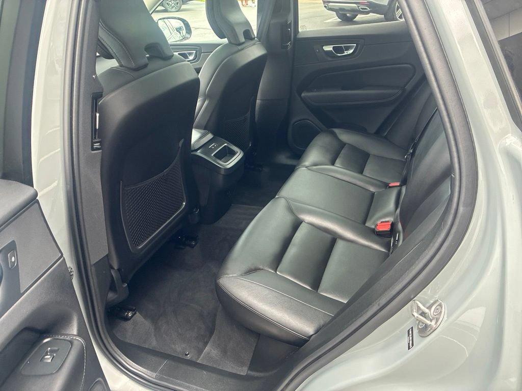 Used 2025 Volvo XC60 B5 Core w/ Protection Package Premier AWD/4WD image 7