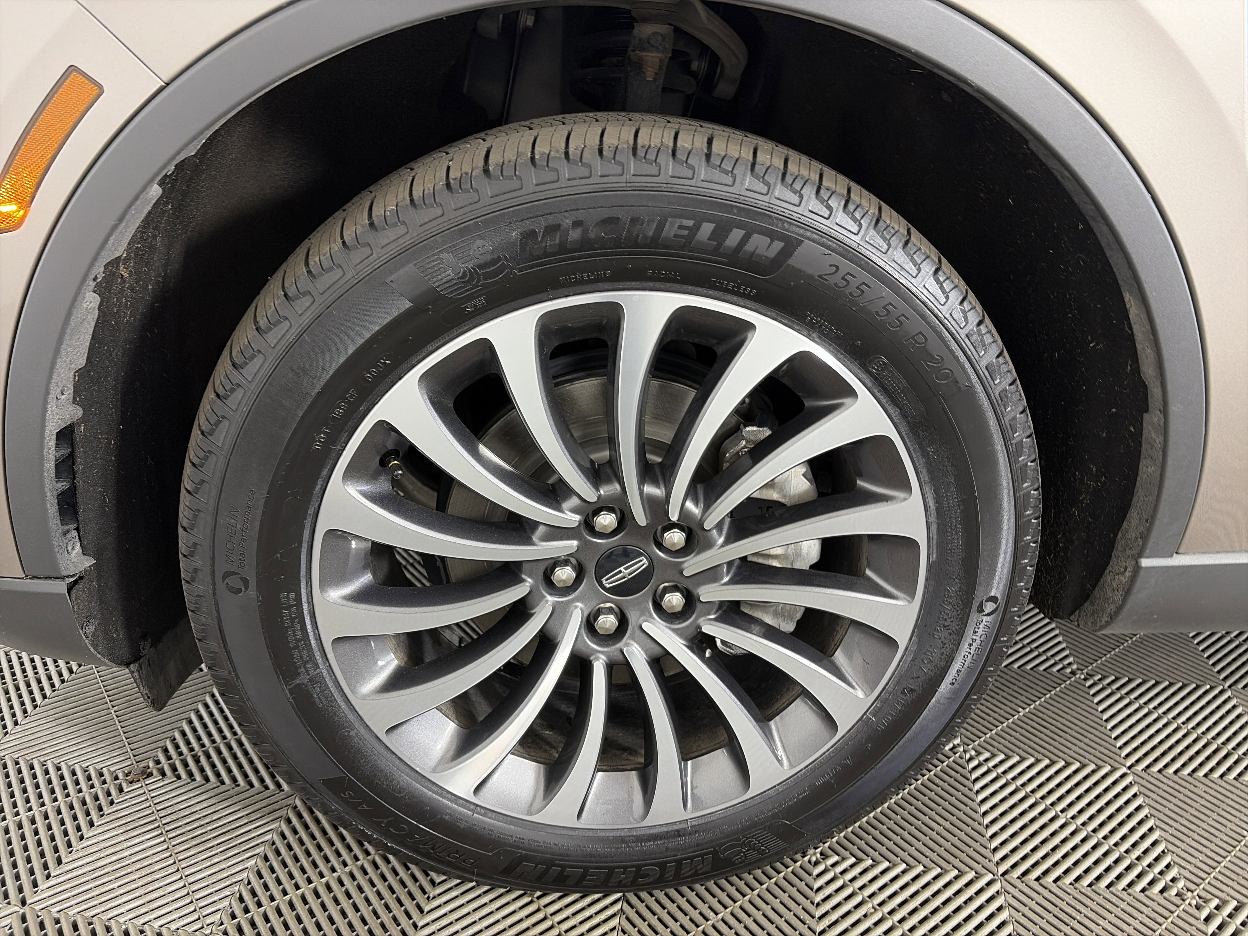 Used 2020 Lincoln Aviator Reserve w/ Equipment Group 201A image 14