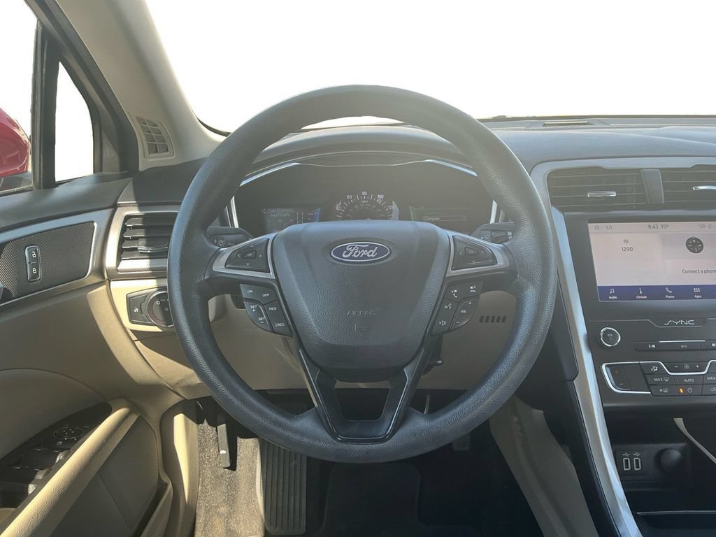 Used 2020 Ford Fusion SE FWD image 18