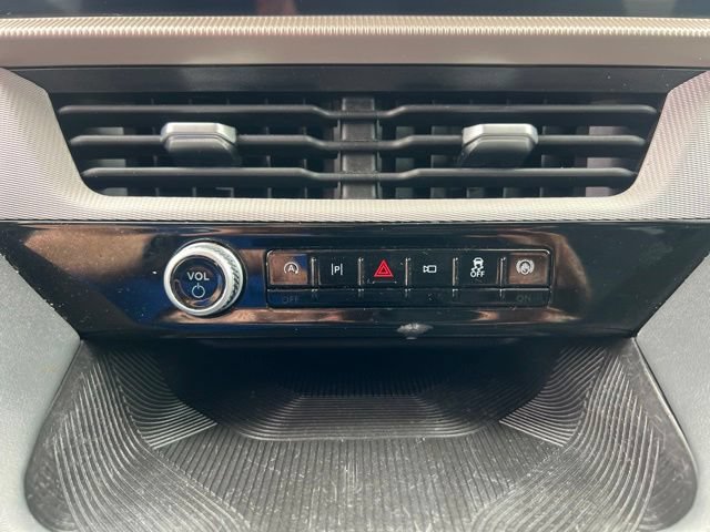 Used 2025 Ford Explorer Active AWD/4WD image 30