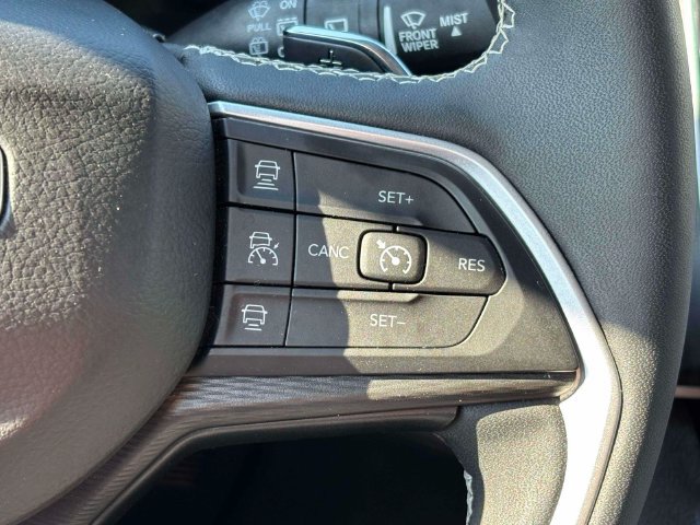 Used 2023 Jeep Grand Cherokee Laredo w/ Luxury Tech Group I AWD/4WD image 20
