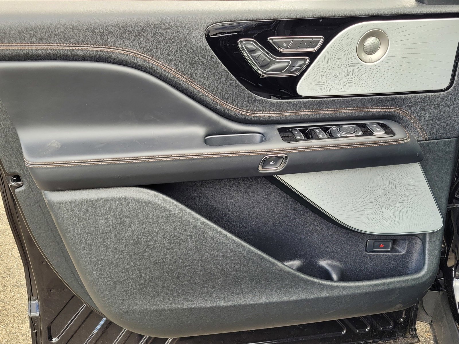 New 2025 Lincoln Aviator Black Label image 10