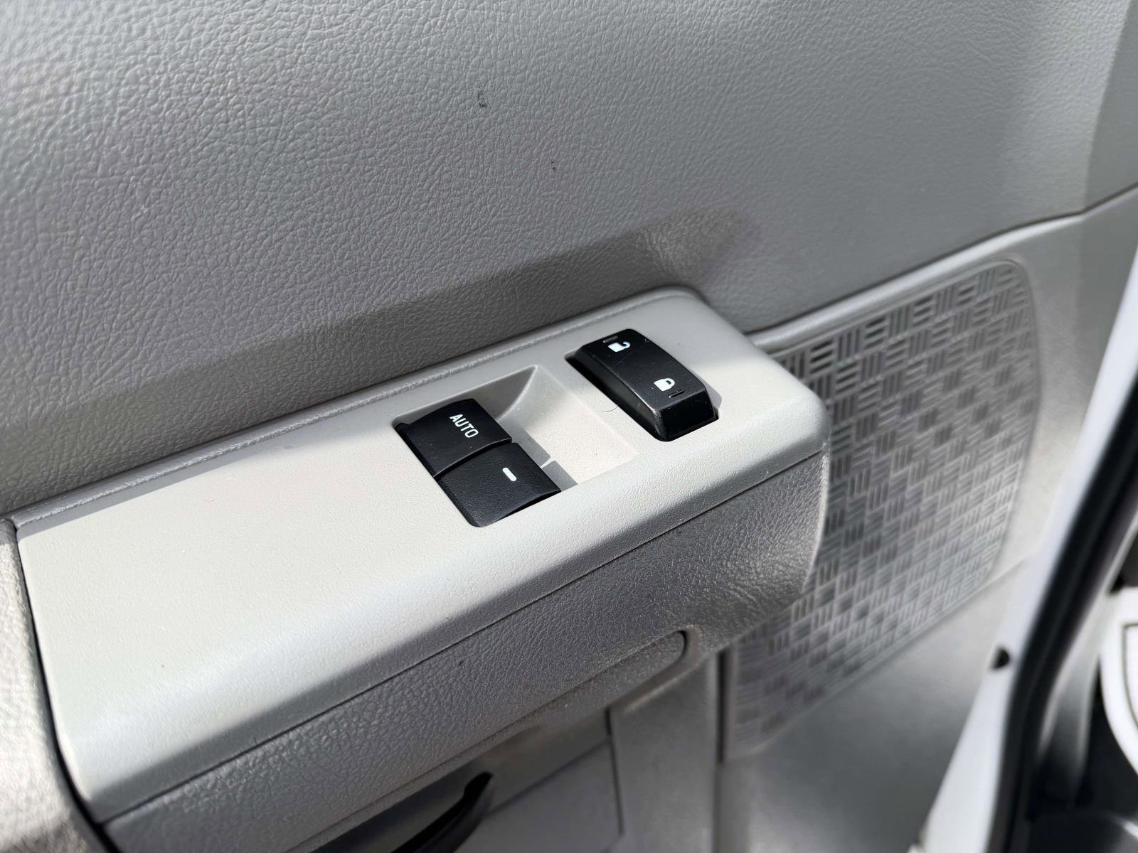 Used 2022 Ford E-350 and Econoline 350 Super Duty w/ Power Windows & Locks Group image 16