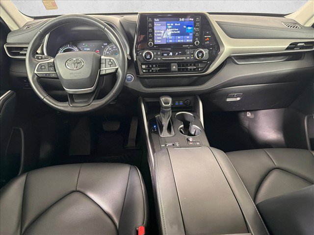 Used 2022 Toyota Highlander XLE FWD image 25