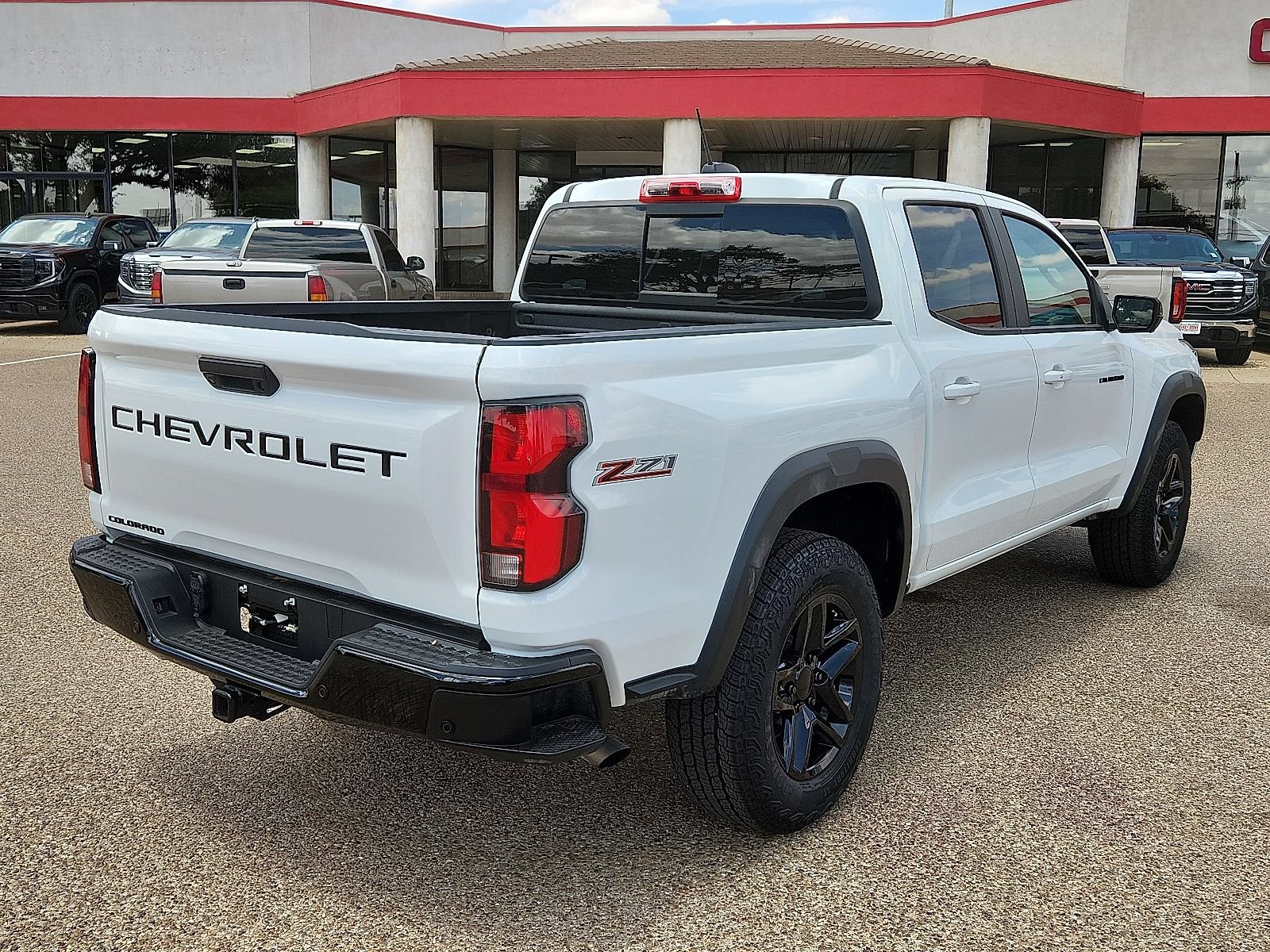 Used 2024 Chevrolet Colorado Z71 w/ Z71 Convenience Package 2 AWD/4WD image 4