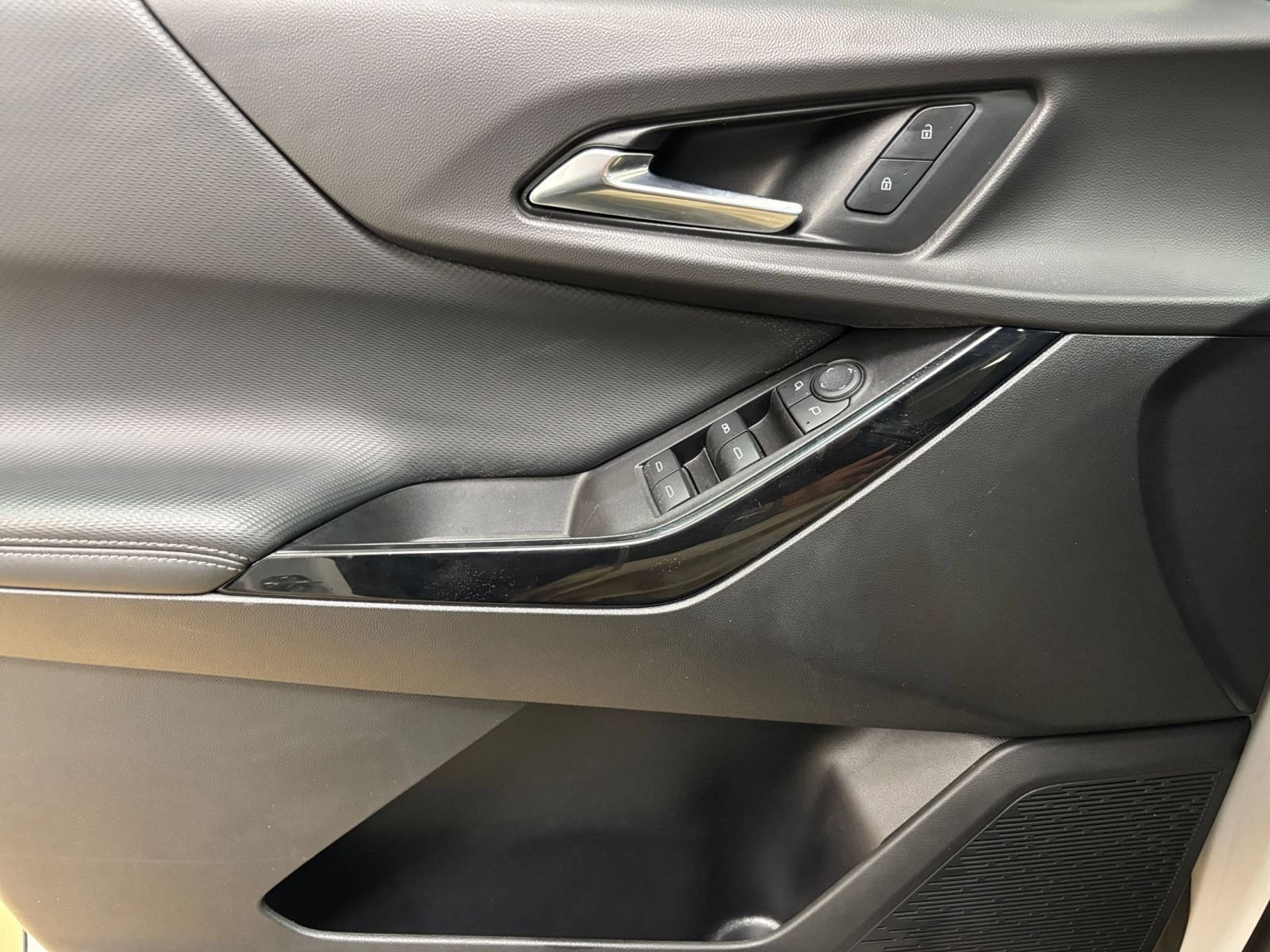 Used 2025 Chevrolet Equinox LT AWD/4WD image 18