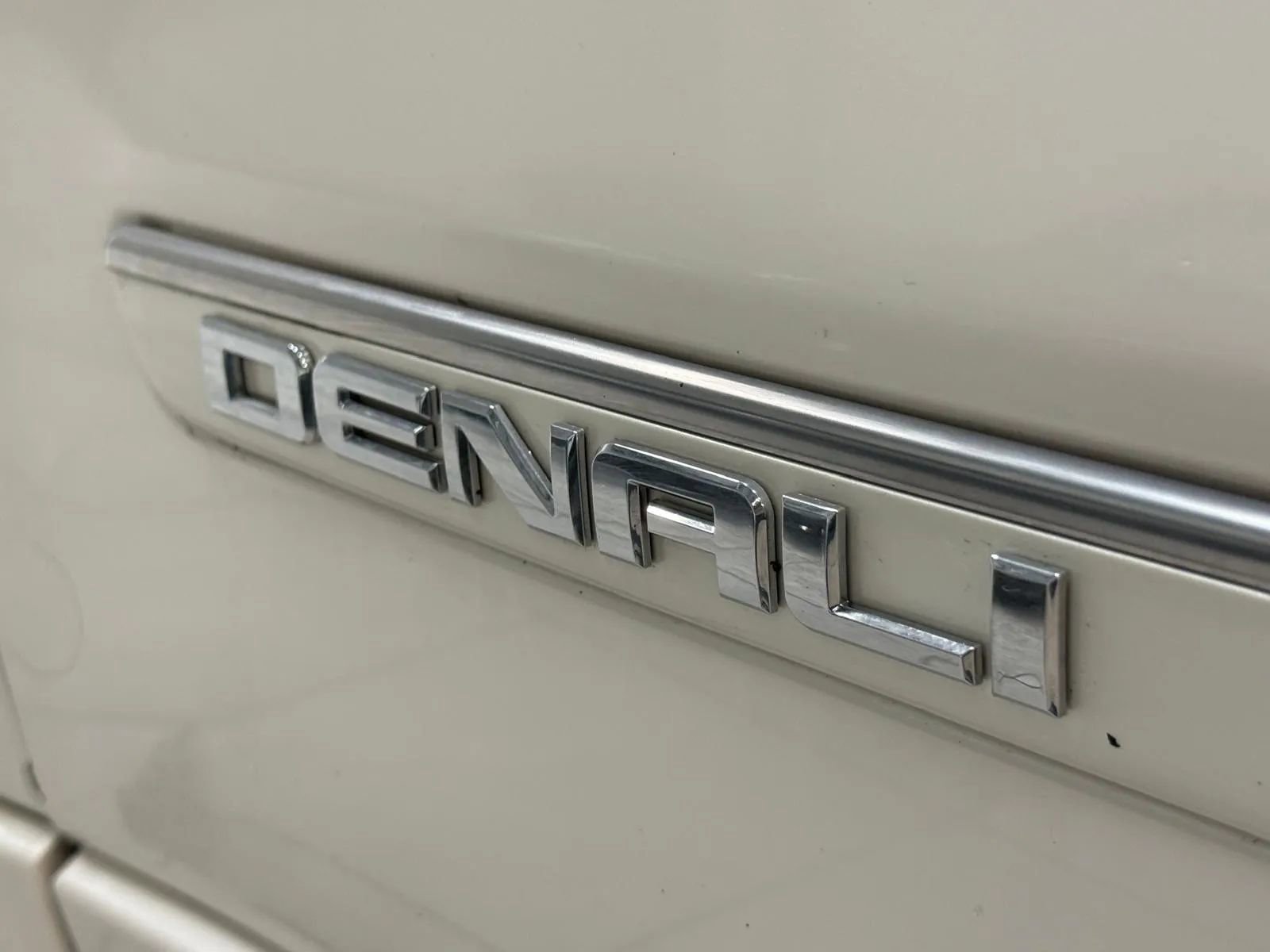 Used 2011 GMC Acadia Denali image 22