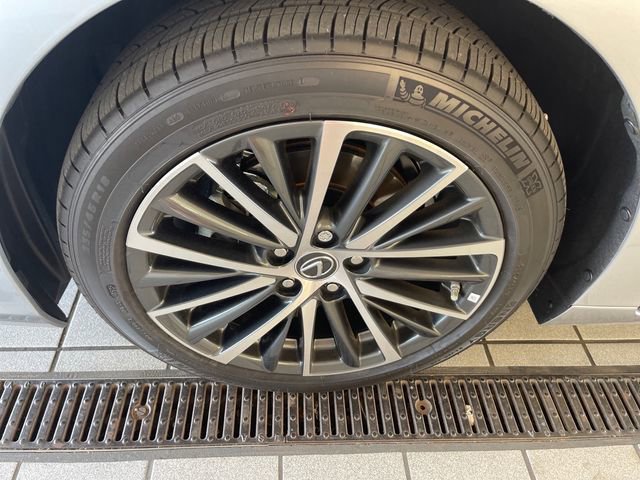 Used 2025 Lexus ES 300h w/ Premium Package FWD image 5