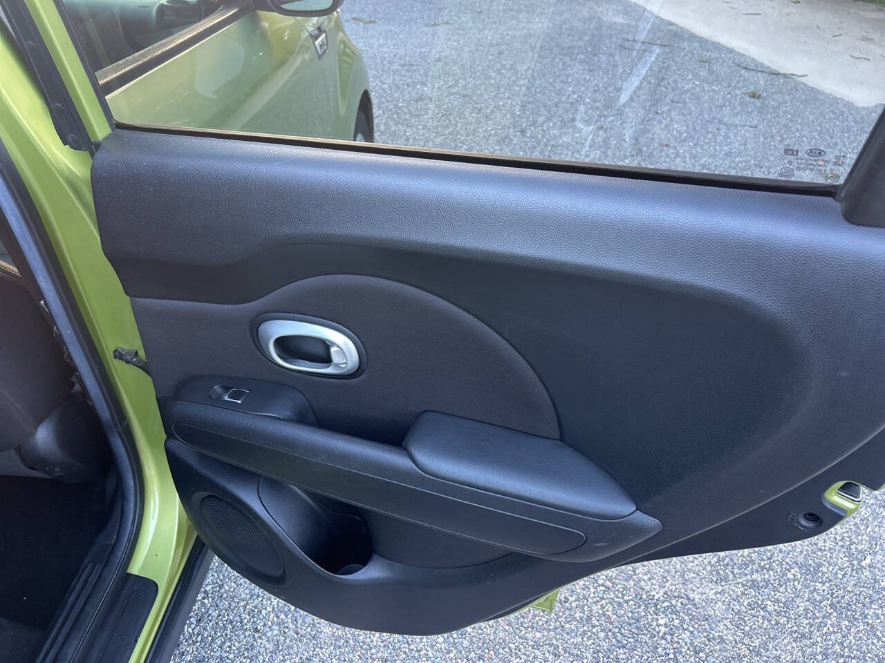 Used 2017 Kia Soul + FWD image 16
