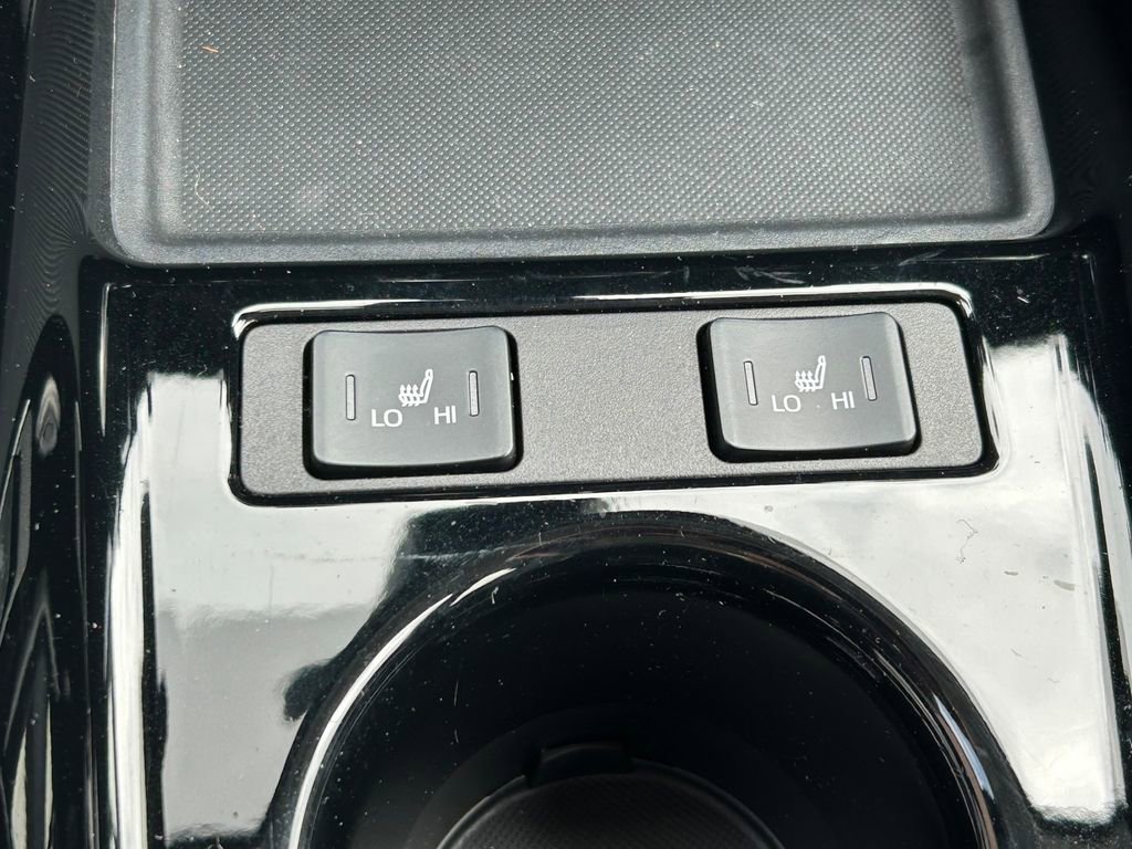 Used 2022 Toyota Prius Prime LE FWD image 25