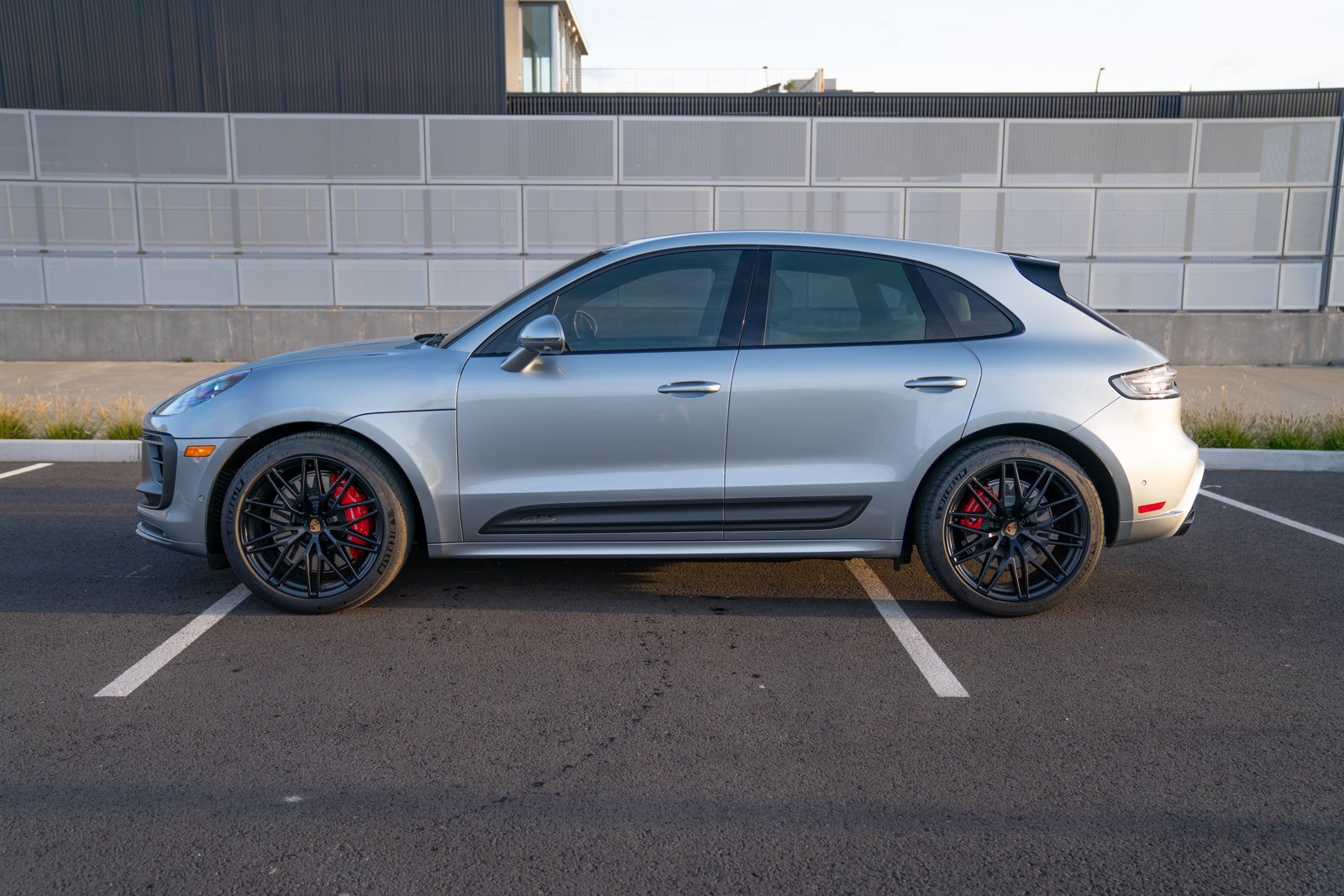 Certified 2023 Porsche Macan GTS AWD/4WD image 2