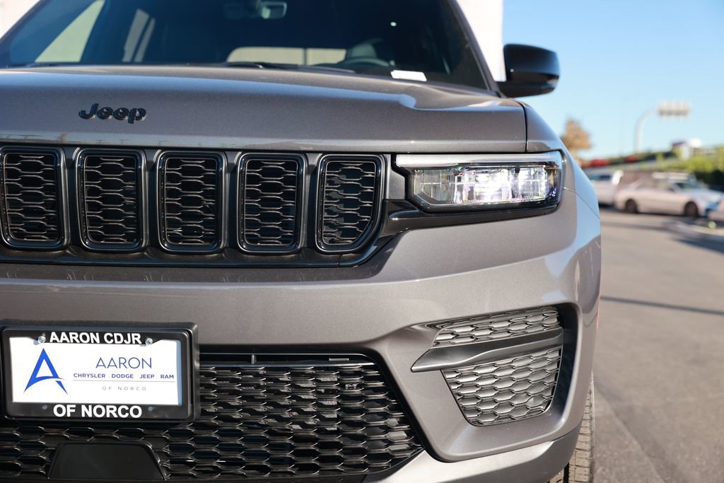 New 2025 Jeep Grand Cherokee Altitude image 5