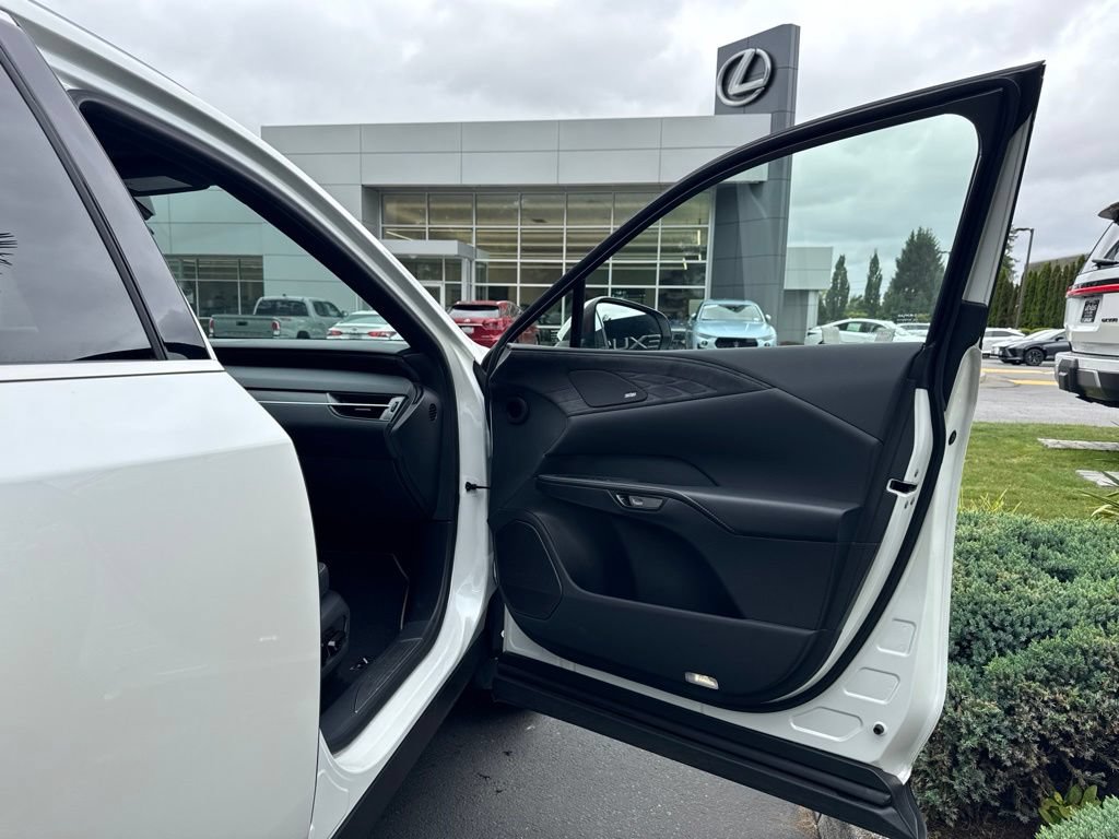 Certified 2025 Lexus RX 450h AWD w/ Luxury Package image 19