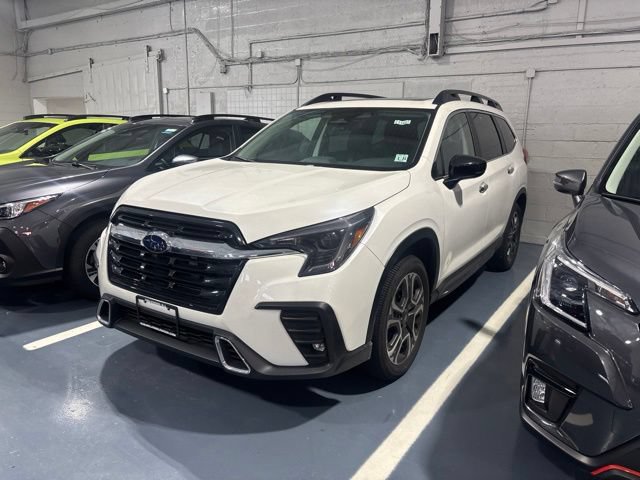 Used 2025 Subaru Ascent Touring AWD/4WD image 1