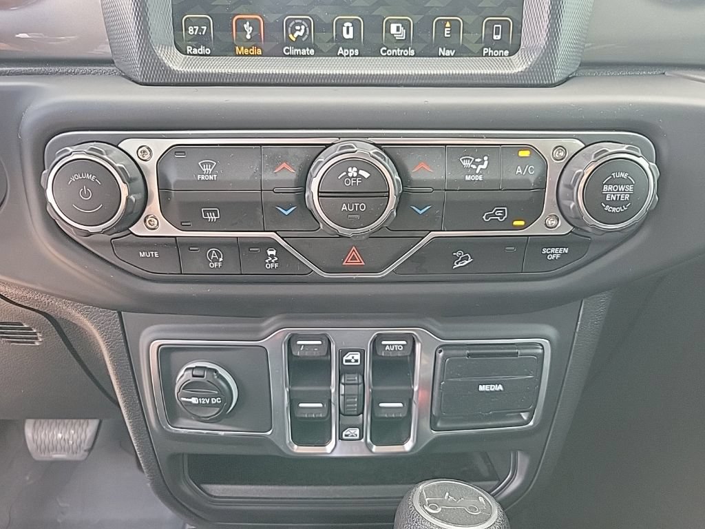 Used 2018 Jeep Wrangler Unlimited Sahara AWD/4WD image 23