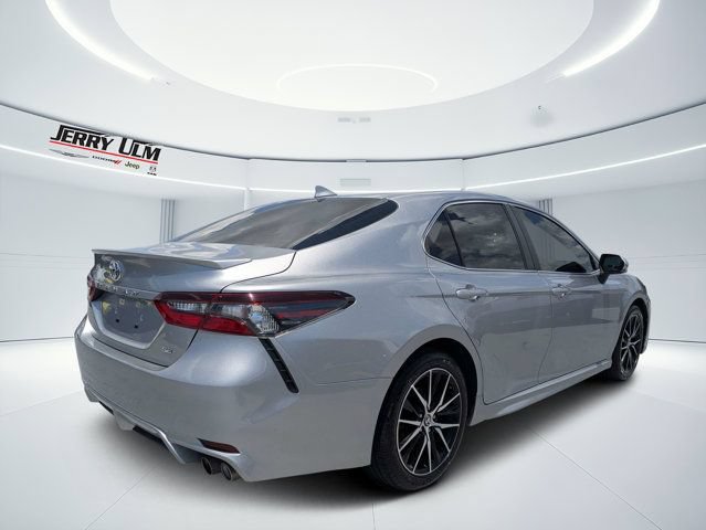 Used 2024 Toyota Camry SE FWD image 3