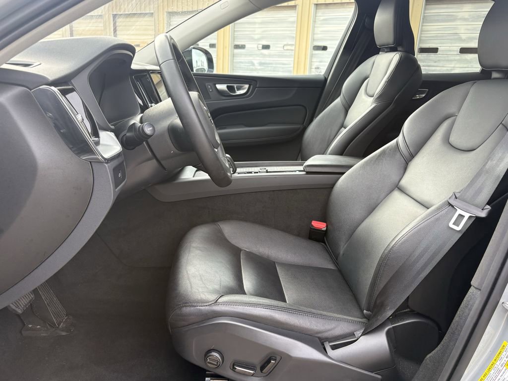 Used 2024 Volvo XC60 B5 Core image 12