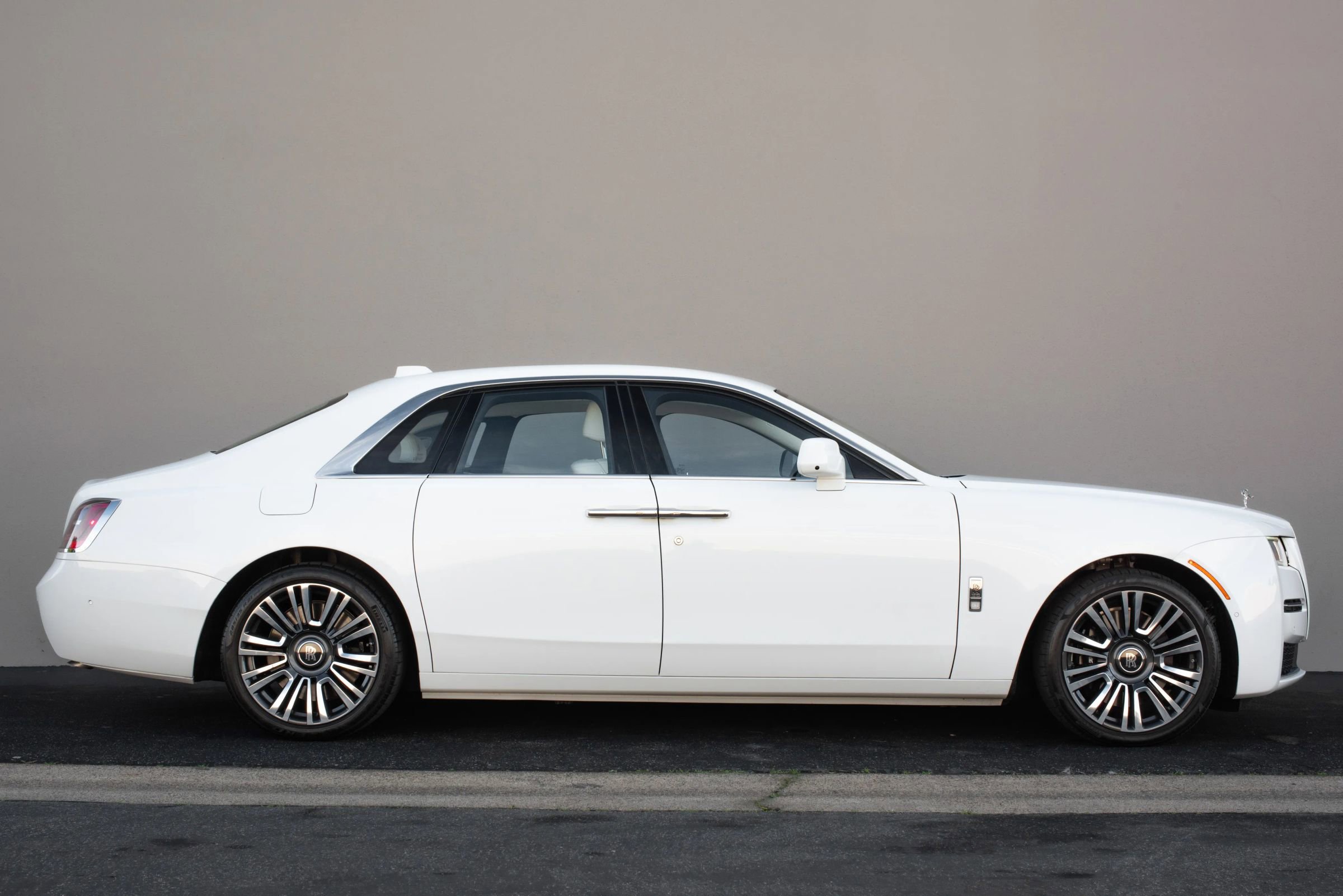 Used 2024 Rolls-Royce Ghost image 7
