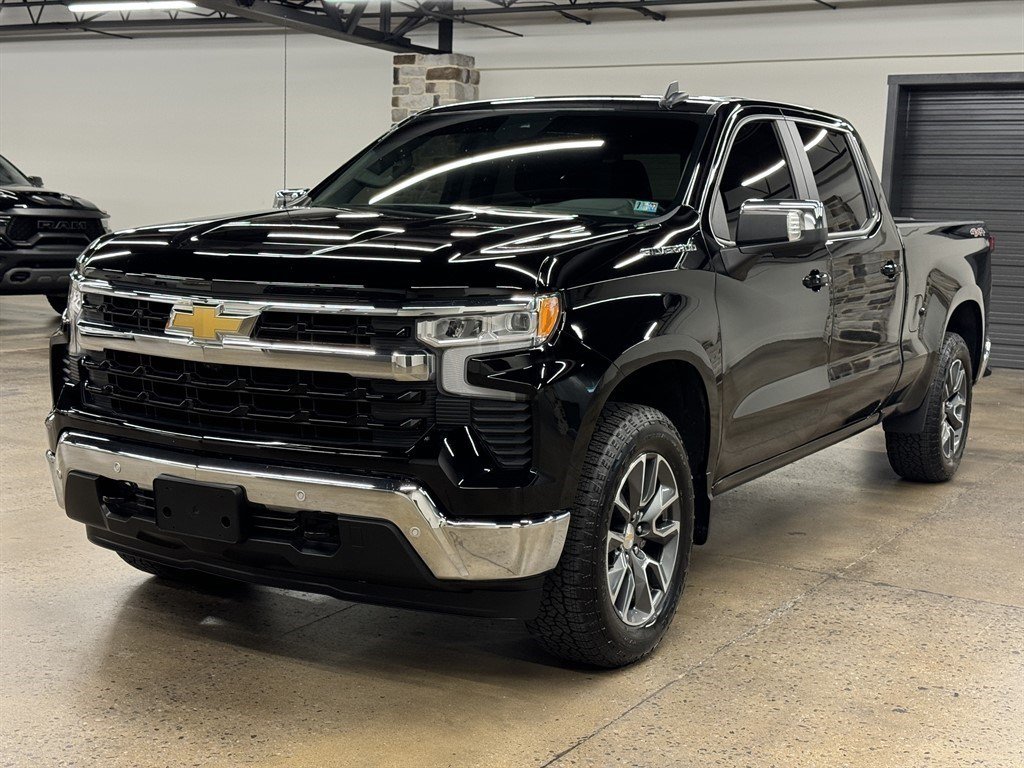 Used 2025 Chevrolet Silverado 1500 LT w/ Safety Package AWD/4WD image 3