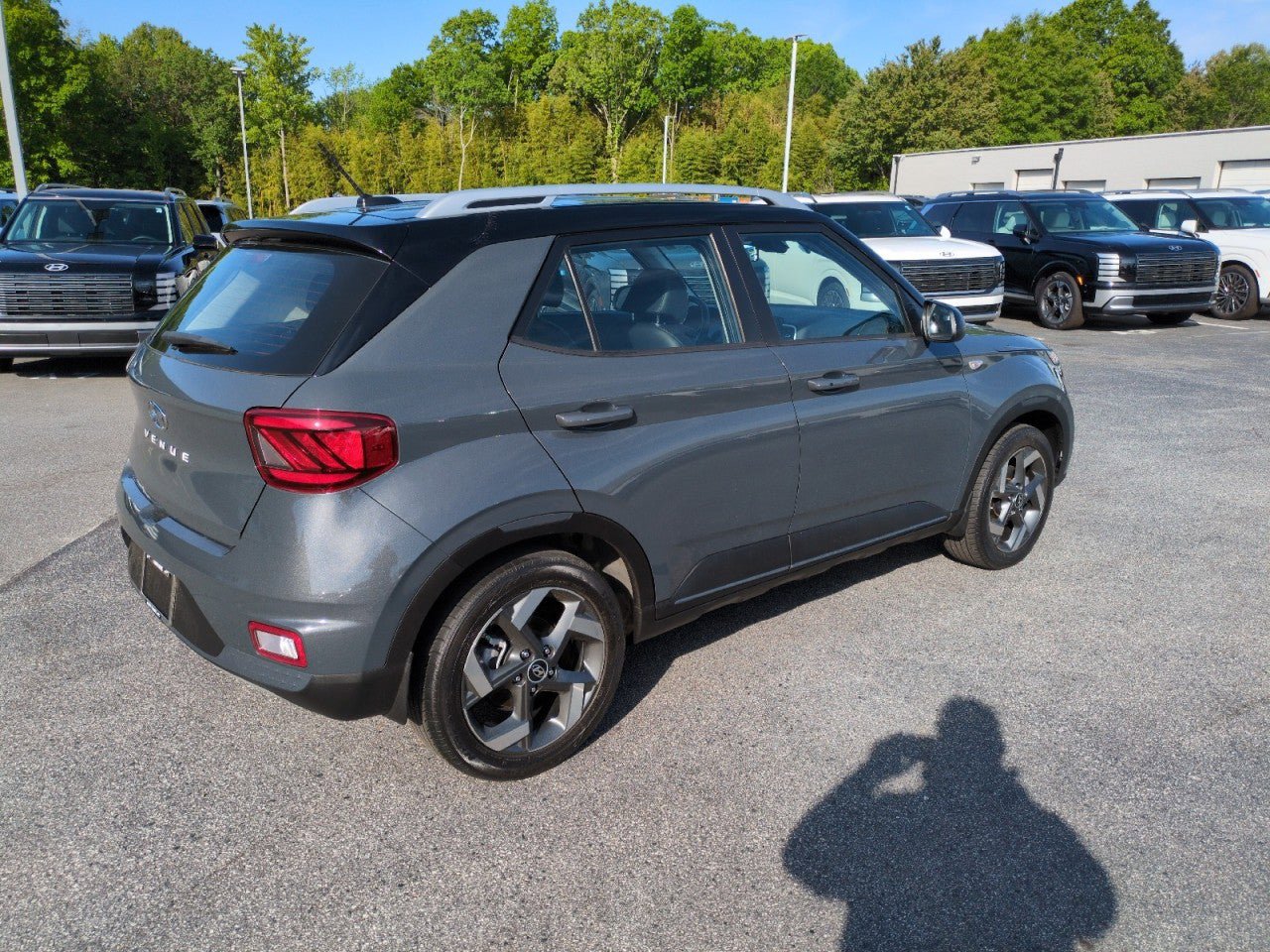 Used 2023 Hyundai Venue Limited w/ Cargo Package FWD image 7