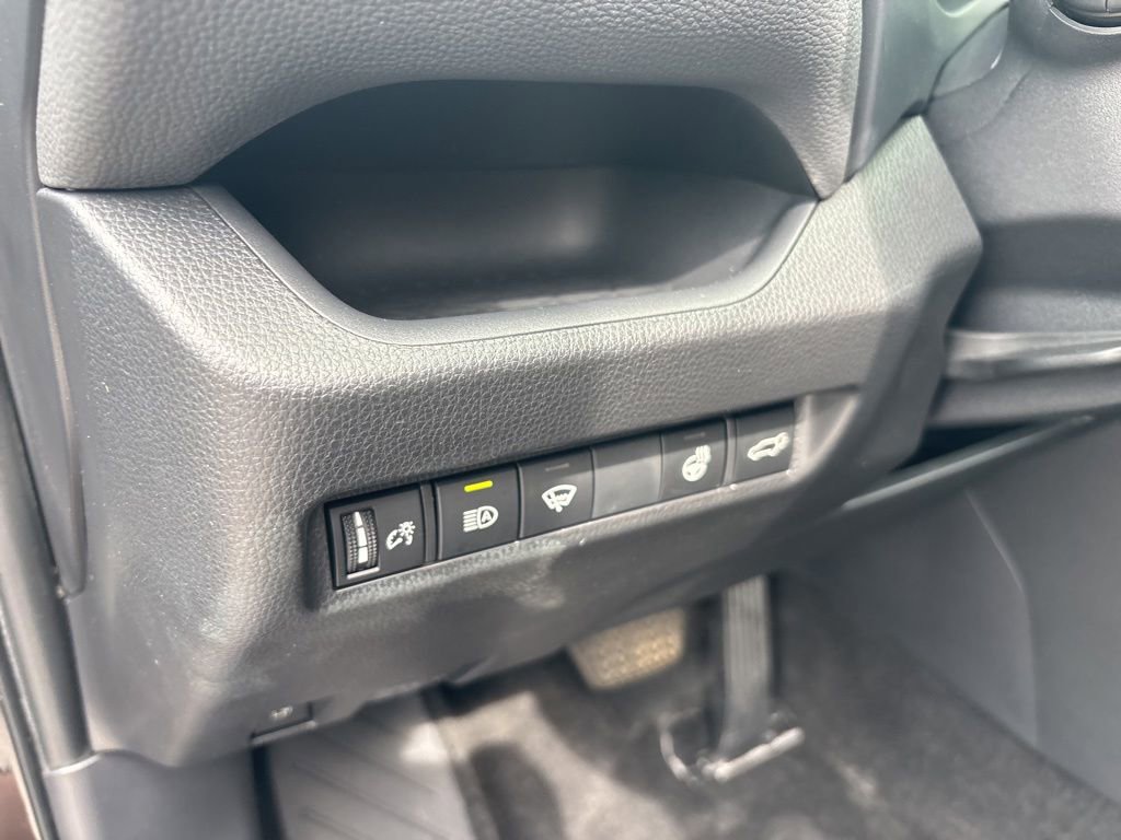 Used 2022 Toyota RAV4 SE w/ Weather & Moonroof Package AWD/4WD image 19