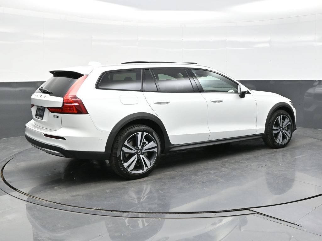 New 2026 Volvo V60 B5 Cross Country Plus w/ Protection Package Premier AWD/4WD image 7