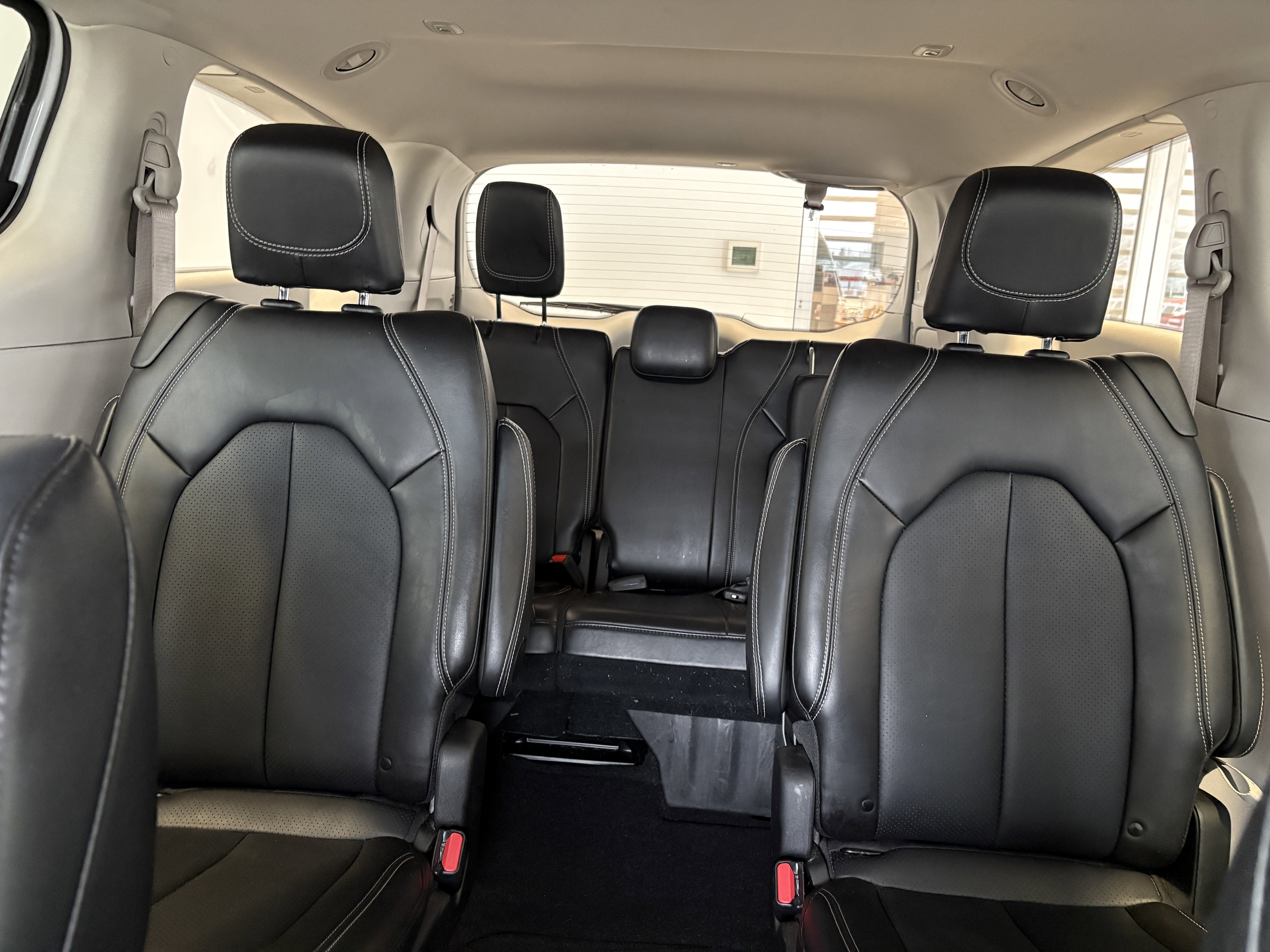 Used 2024 Chrysler Pacifica Touring-L image 21