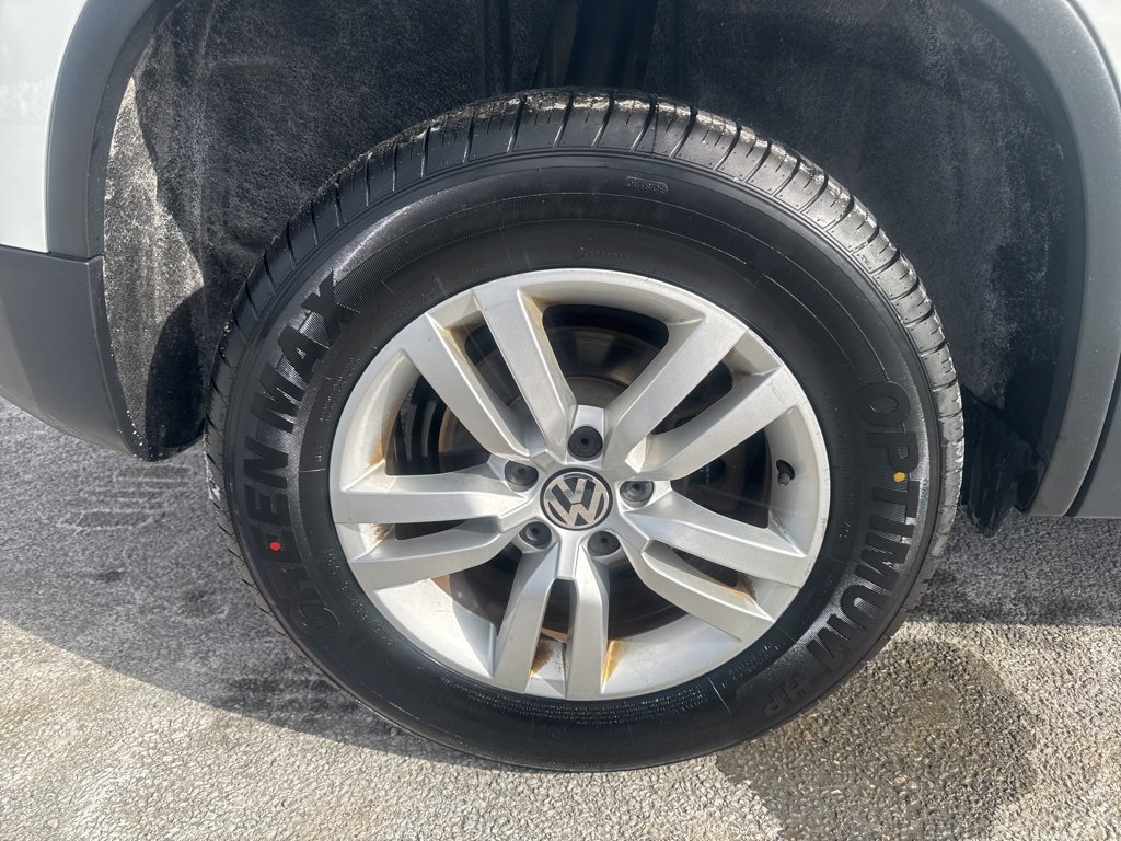 Used 2017 Volkswagen Tiguan Limited image 12