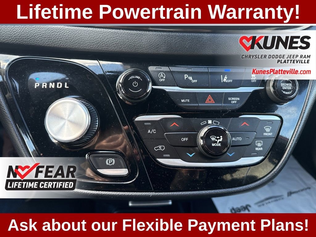 Used 2025 Chrysler Pacifica Select image 20