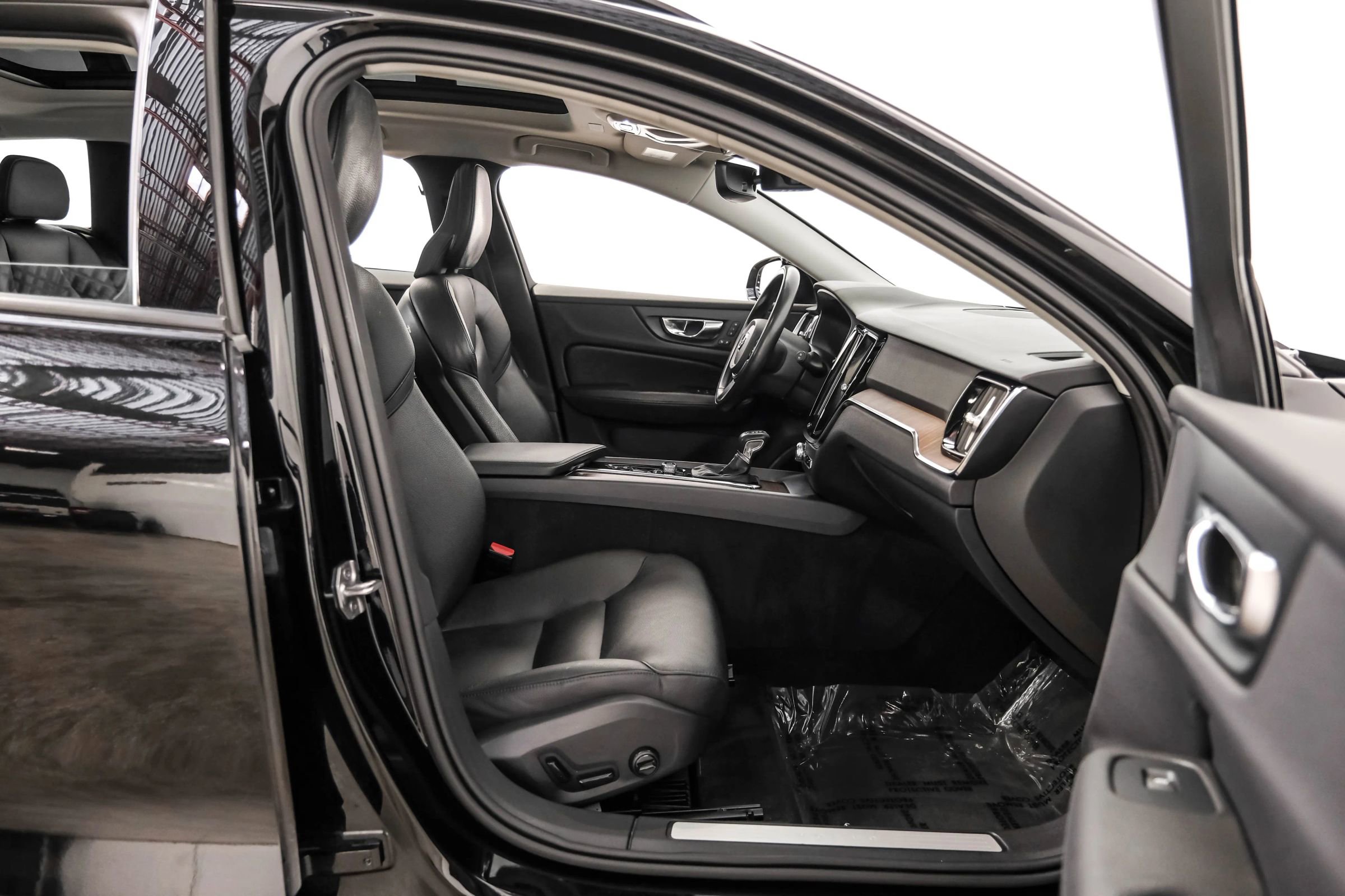 Used 2021 Volvo V60 T5 Momentum w/ Climate Package image 36