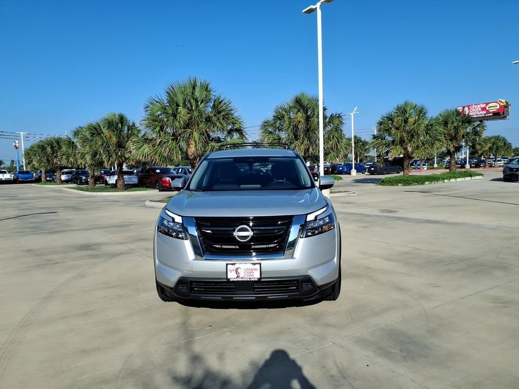 Used 2024 Nissan Pathfinder SV FWD image 8