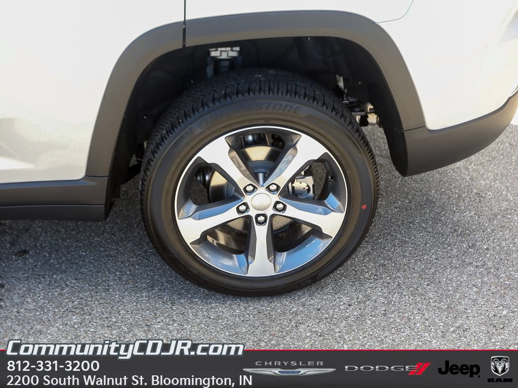 New 2025 Jeep Grand Cherokee Limited AWD/4WD image 5