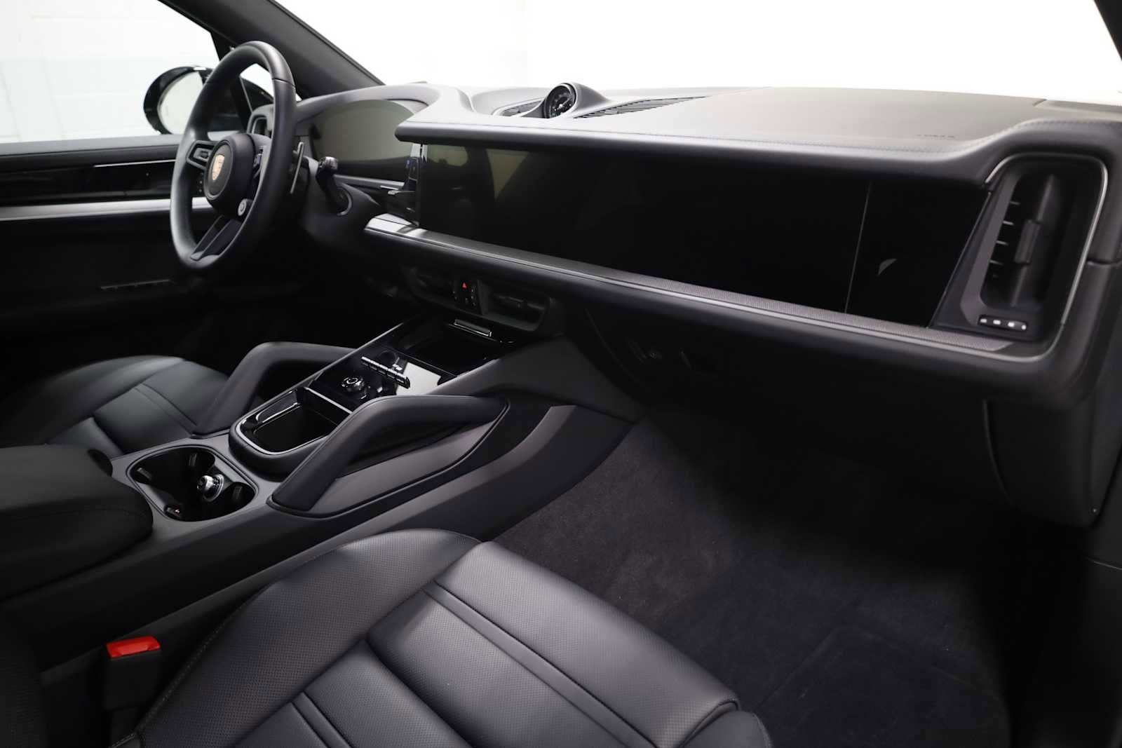 Certified 2025 Porsche Cayenne S image 6